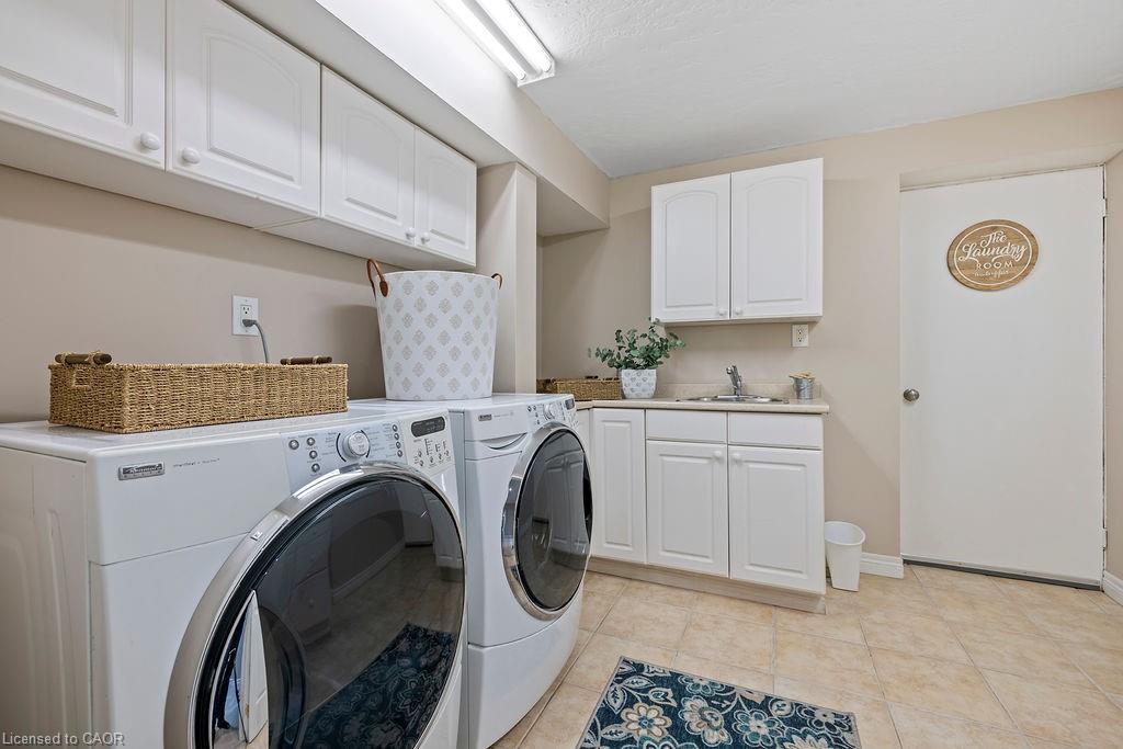 16 Linington Trail, Dundas, ON - Indoor Photo Showing Laundry Room