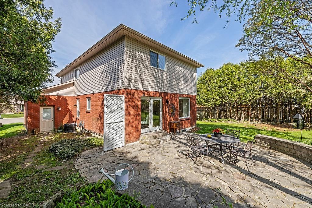 16 Linington Trail, Dundas, ON - Outdoor