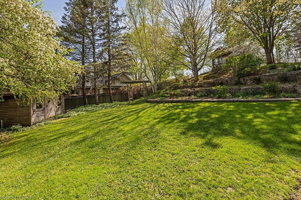 16 Linington Trail, Dundas, ON - Outdoor