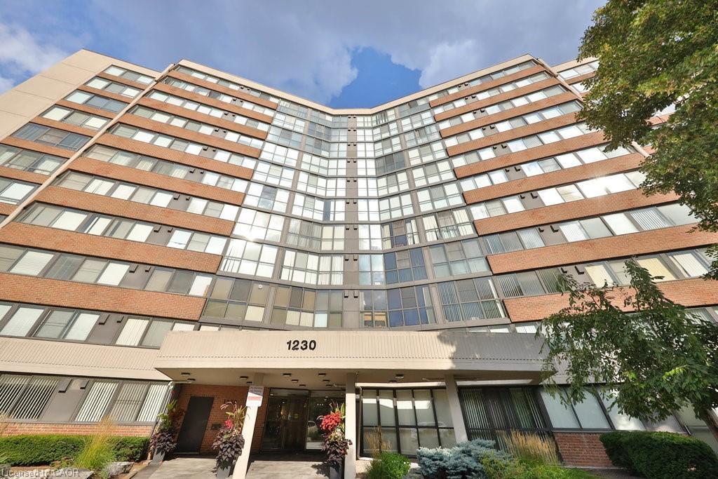 305-1230 Marlborough Court, Oakville, ON - Outdoor With Facade