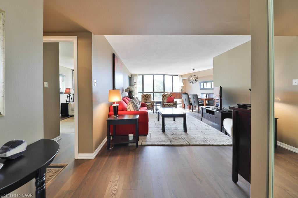 305-1230 Marlborough Court, Oakville, ON - Indoor