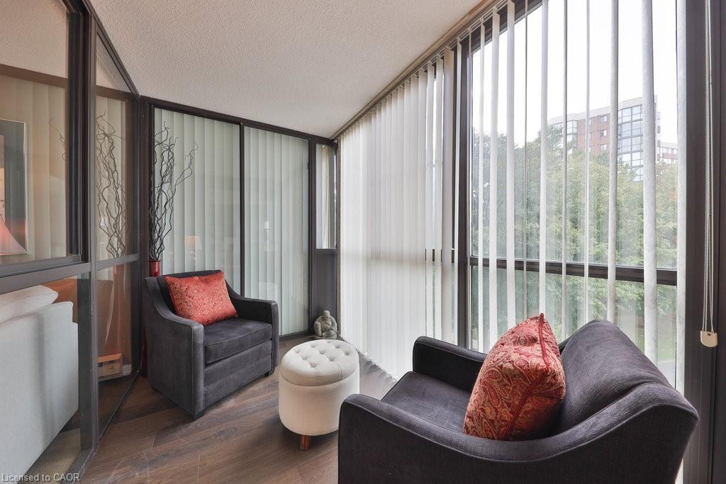 305-1230 Marlborough Court, Oakville, ON - Indoor