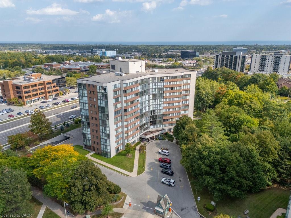 305-1230 Marlborough Court, Oakville, ON - Outdoor With View
