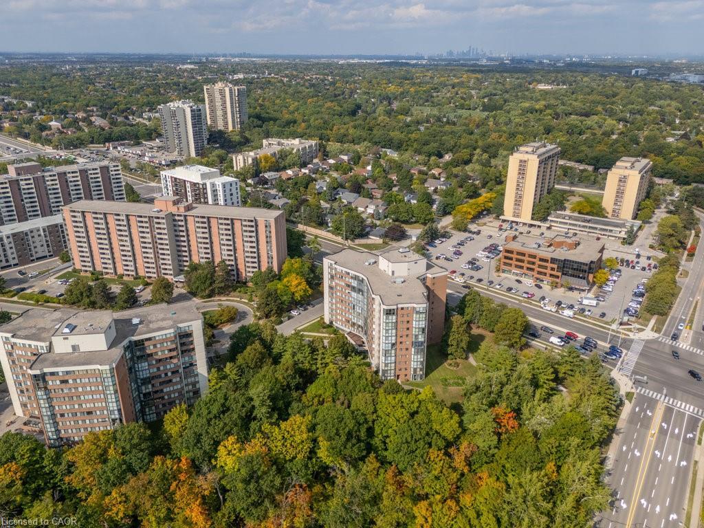 305-1230 Marlborough Court, Oakville, ON - Outdoor With View