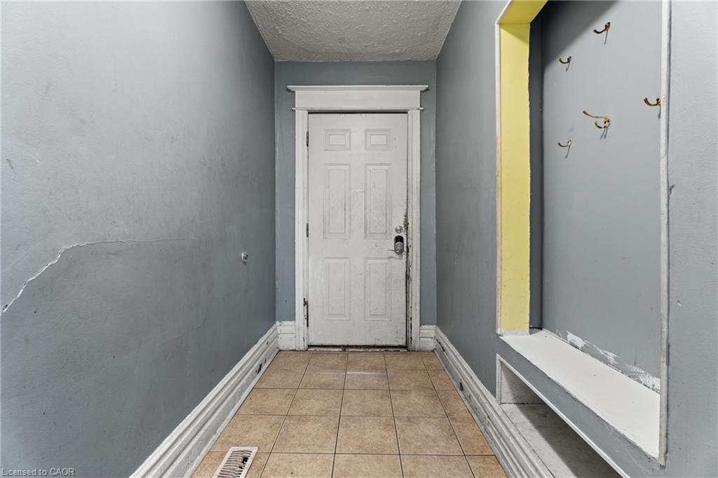 40 Rosemont Avenue, Hamilton, ON - Indoor Photo Showing Other Room