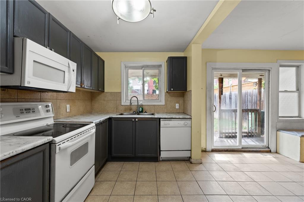 40 Rosemont Avenue, Hamilton, ON - Indoor Photo Showing Kitchen With Double Sink