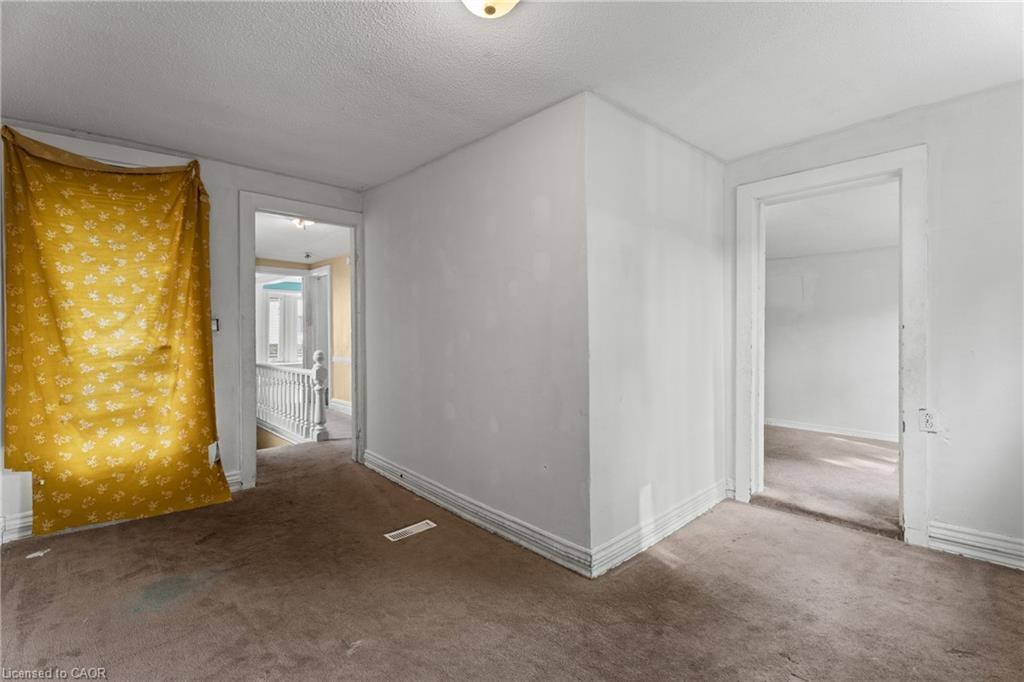 40 Rosemont Avenue, Hamilton, ON - Indoor Photo Showing Other Room