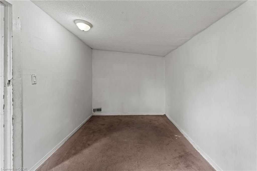 40 Rosemont Avenue, Hamilton, ON - Indoor Photo Showing Other Room