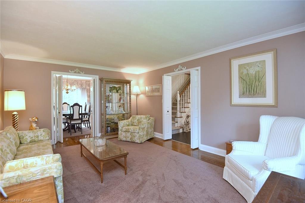 142 Marigold Court, Ancaster, ON - Indoor Photo Showing Living Room