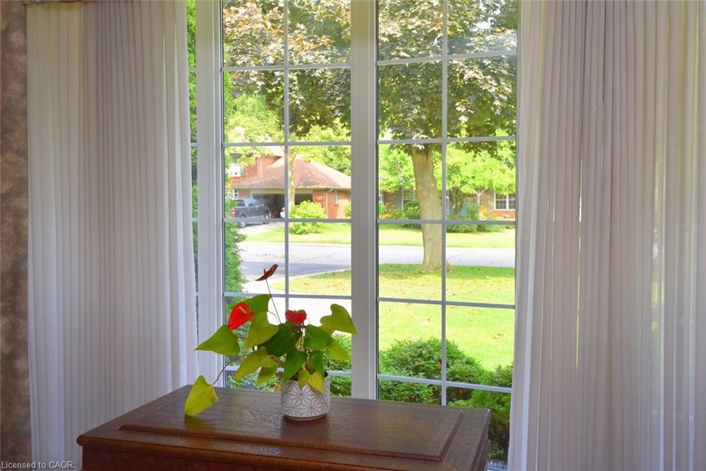 142 Marigold Court, Ancaster, ON - Indoor Photo Showing Other Room