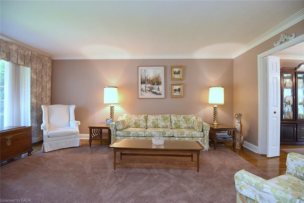 142 Marigold Court, Ancaster, ON - Indoor Photo Showing Living Room