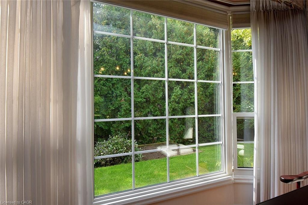 142 Marigold Court, Ancaster, ON - Indoor Photo Showing Other Room