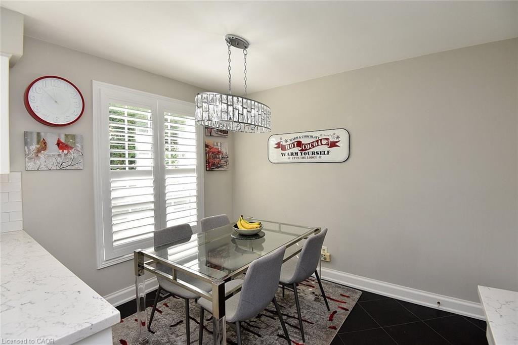 142 Marigold Court, Ancaster, ON - Indoor Photo Showing Dining Room