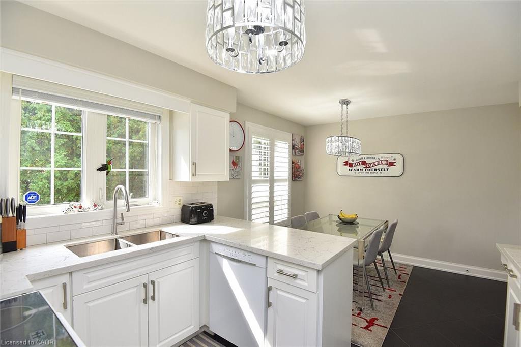 142 Marigold Court, Ancaster, ON - Indoor Photo Showing Kitchen With Double Sink