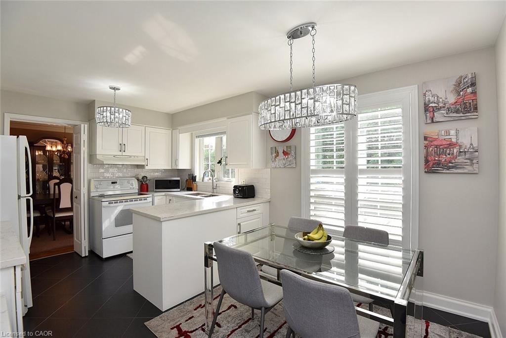 142 Marigold Court, Ancaster, ON - Indoor Photo Showing Laundry Room