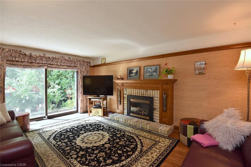 142 Marigold Court, Ancaster, ON - Indoor Photo Showing Living Room With Fireplace