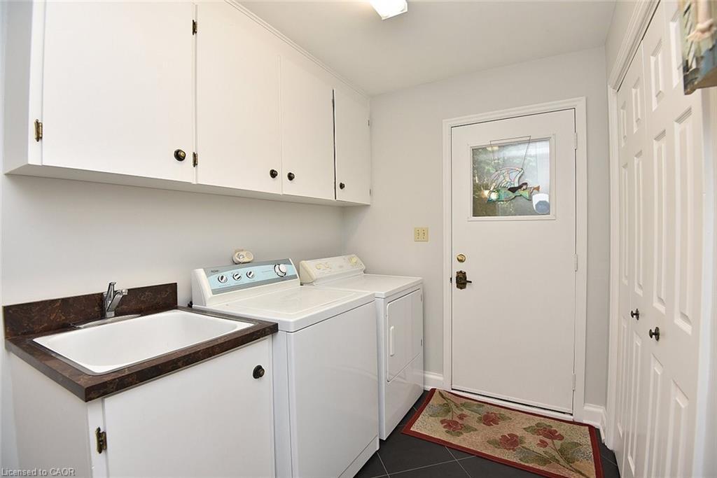 142 Marigold Court, Ancaster, ON - Indoor Photo Showing Laundry Room