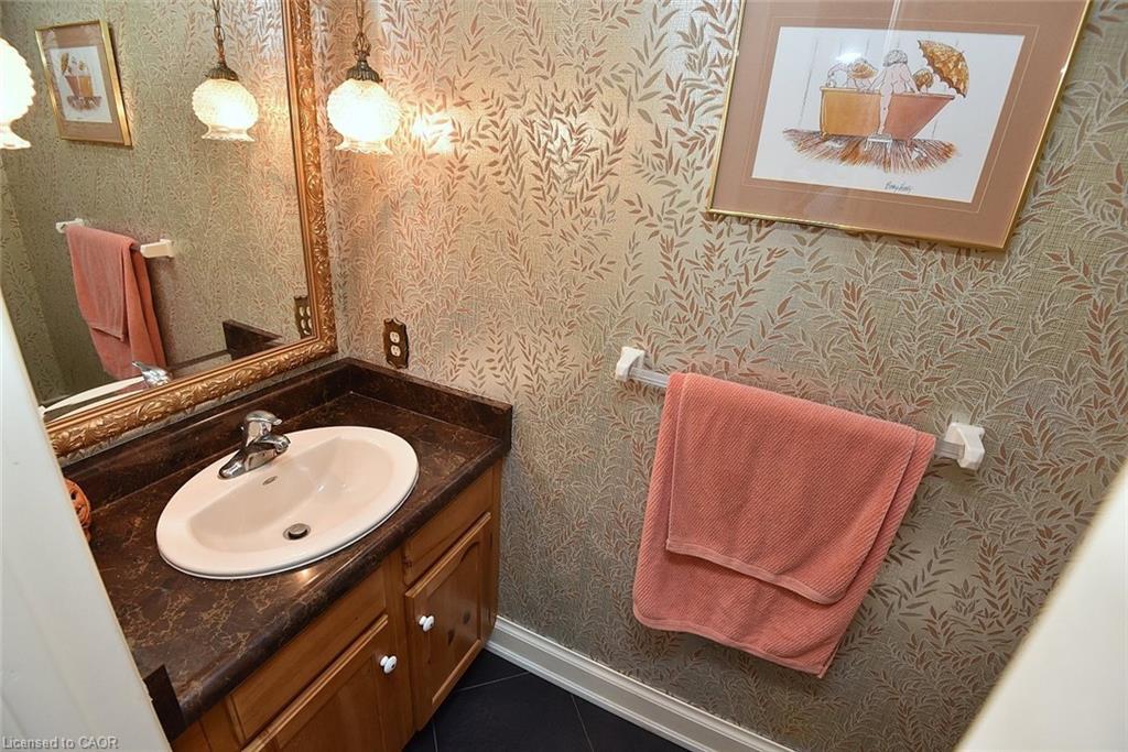142 Marigold Court, Ancaster, ON - Indoor Photo Showing Bathroom