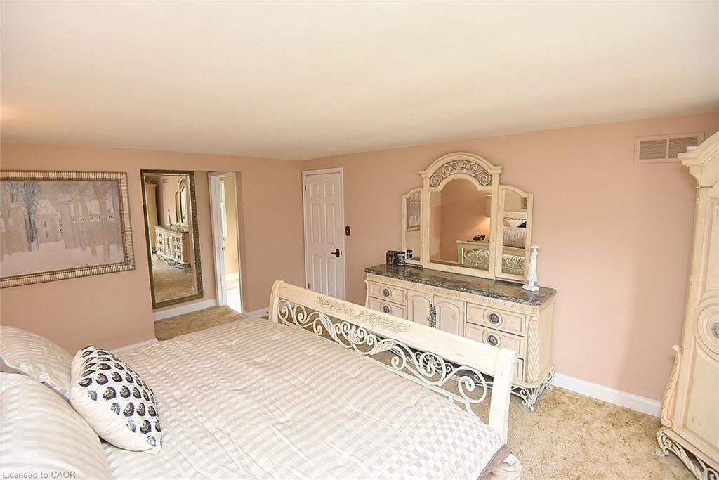 142 Marigold Court, Ancaster, ON - Indoor Photo Showing Bedroom