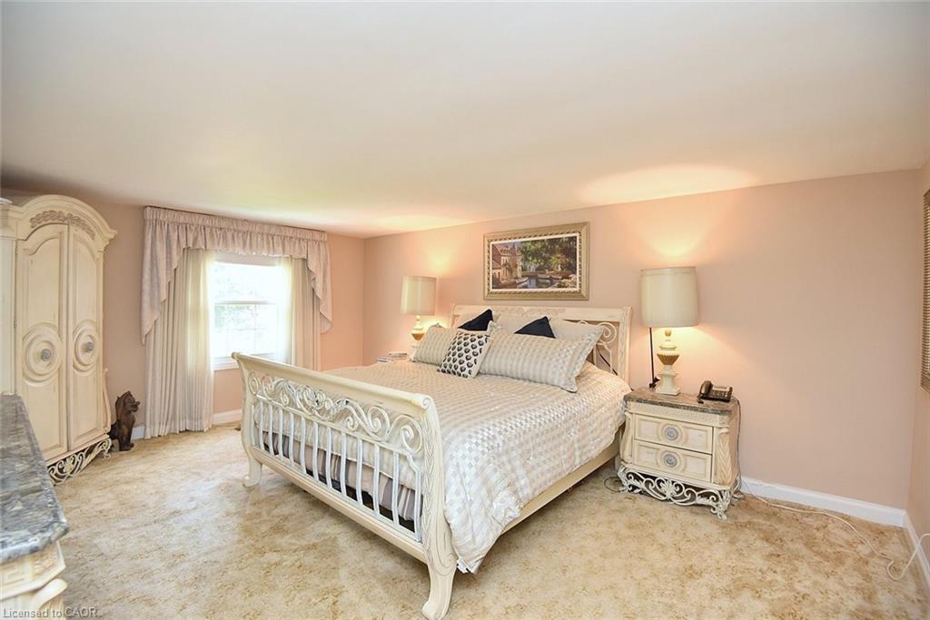 142 Marigold Court, Ancaster, ON - Indoor Photo Showing Bedroom