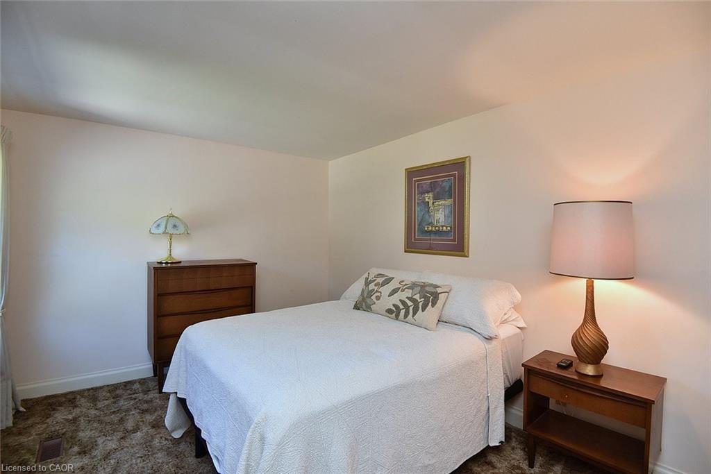 142 Marigold Court, Ancaster, ON - Indoor Photo Showing Bedroom