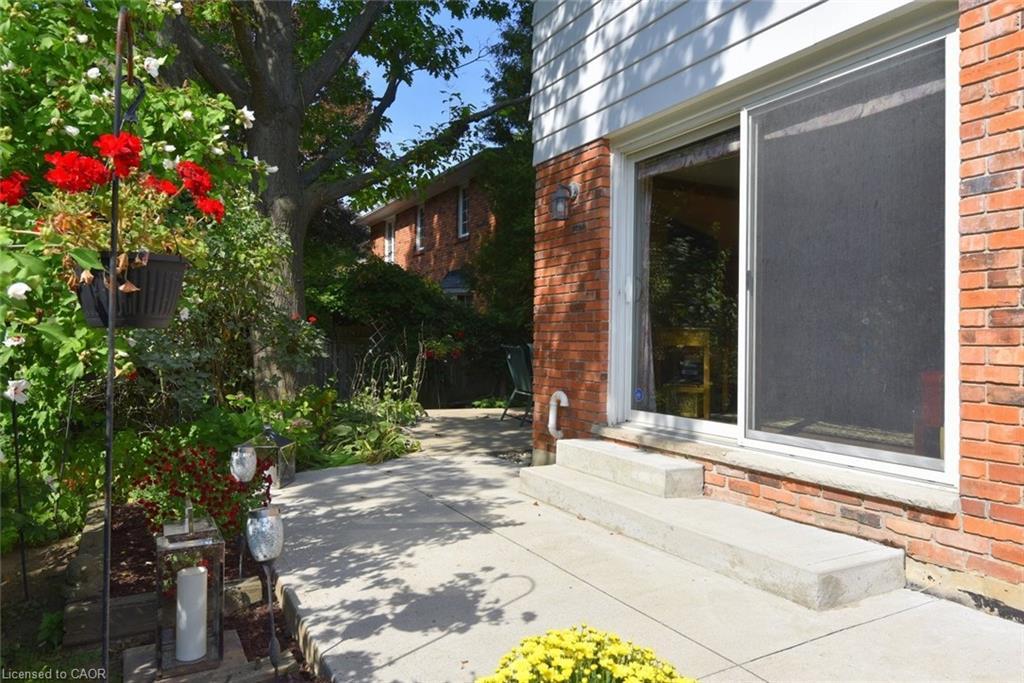 142 Marigold Court, Ancaster, ON - Outdoor