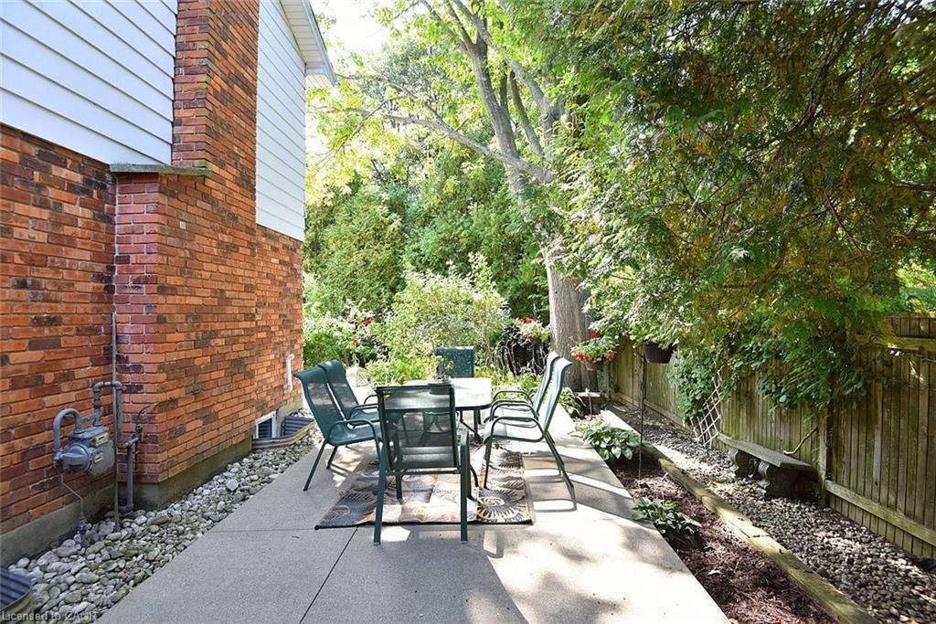 142 Marigold Court, Ancaster, ON - Outdoor