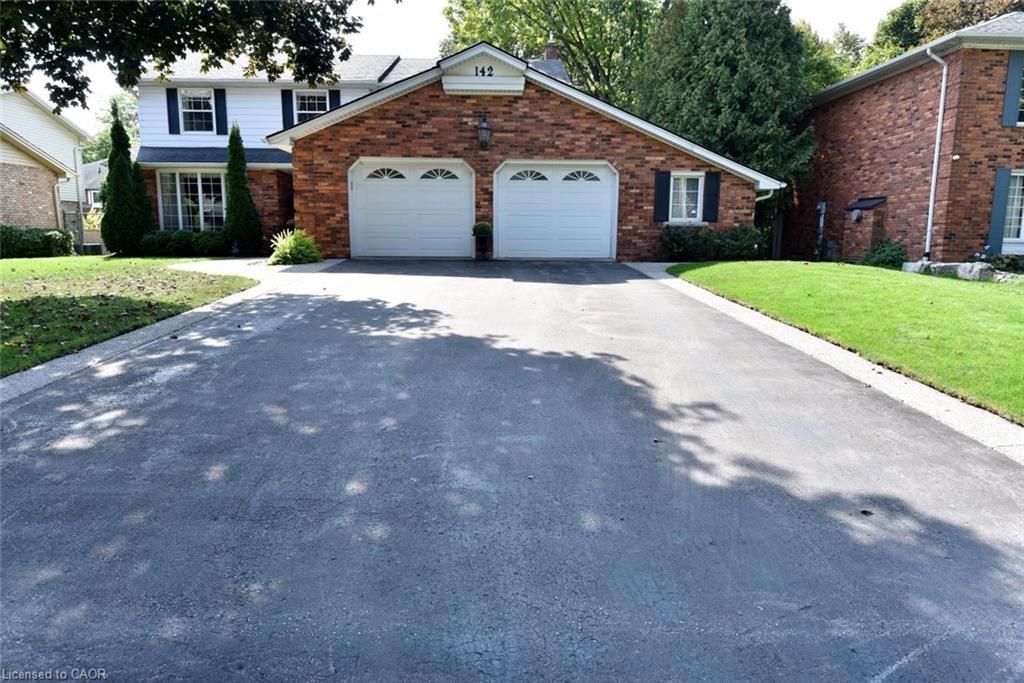 142 Marigold Court, Ancaster, ON - Outdoor With Facade