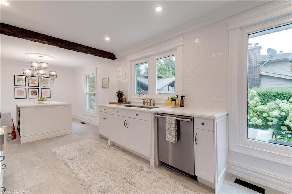 4190 Spruce Avenue, Burlington, ON - Indoor