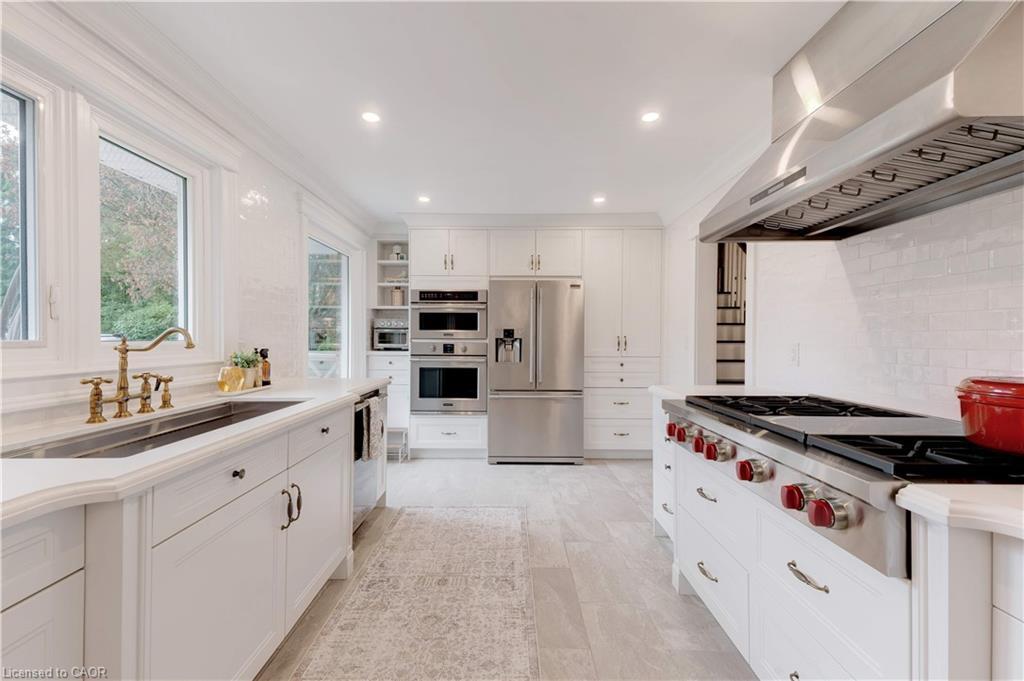 4190 Spruce Avenue, Burlington, ON - Indoor Photo Showing Kitchen