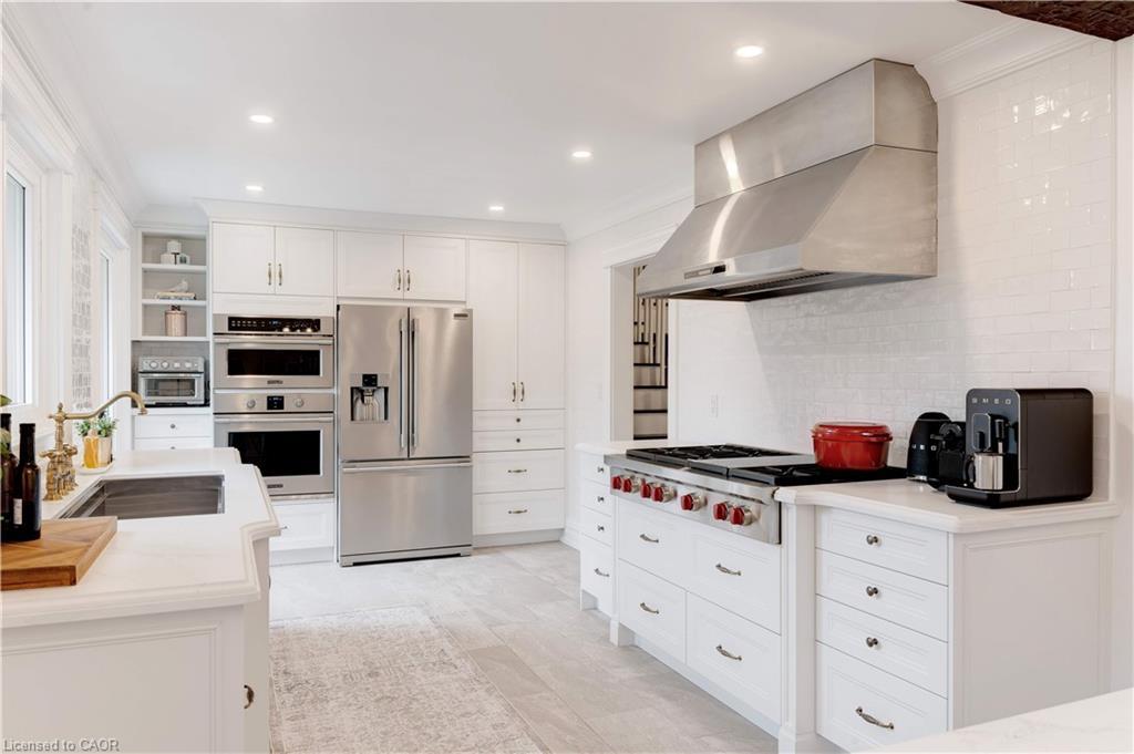 4190 Spruce Avenue, Burlington, ON - Indoor Photo Showing Kitchen With Upgraded Kitchen