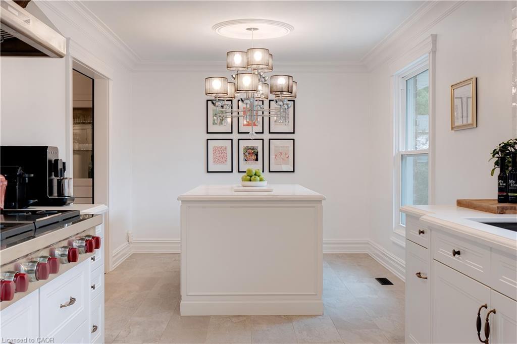 4190 Spruce Avenue, Burlington, ON - Indoor