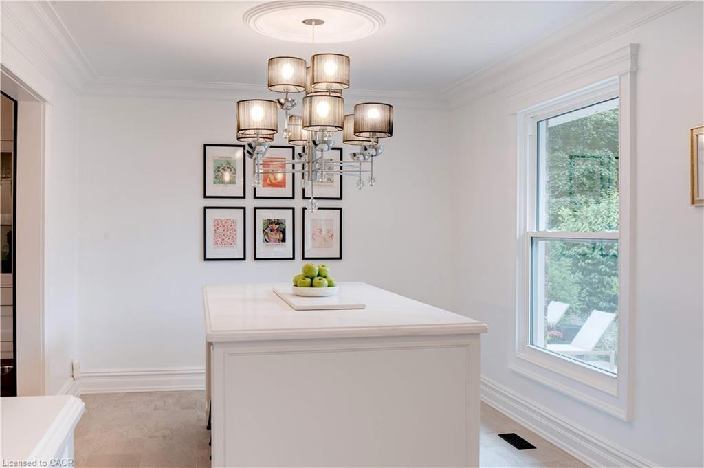 4190 Spruce Avenue, Burlington, ON - Indoor