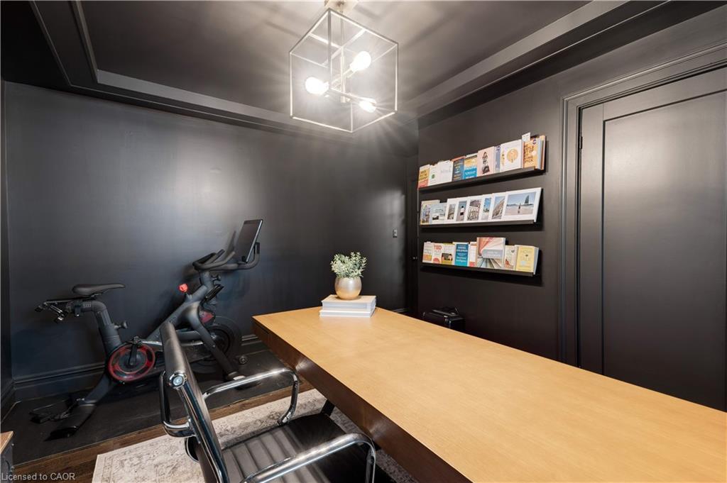 4190 Spruce Avenue, Burlington, ON - Indoor