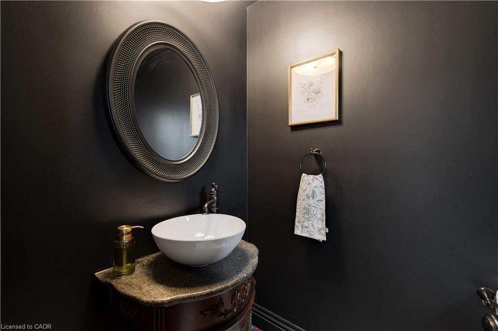 4190 Spruce Avenue, Burlington, ON - Indoor Photo Showing Bathroom