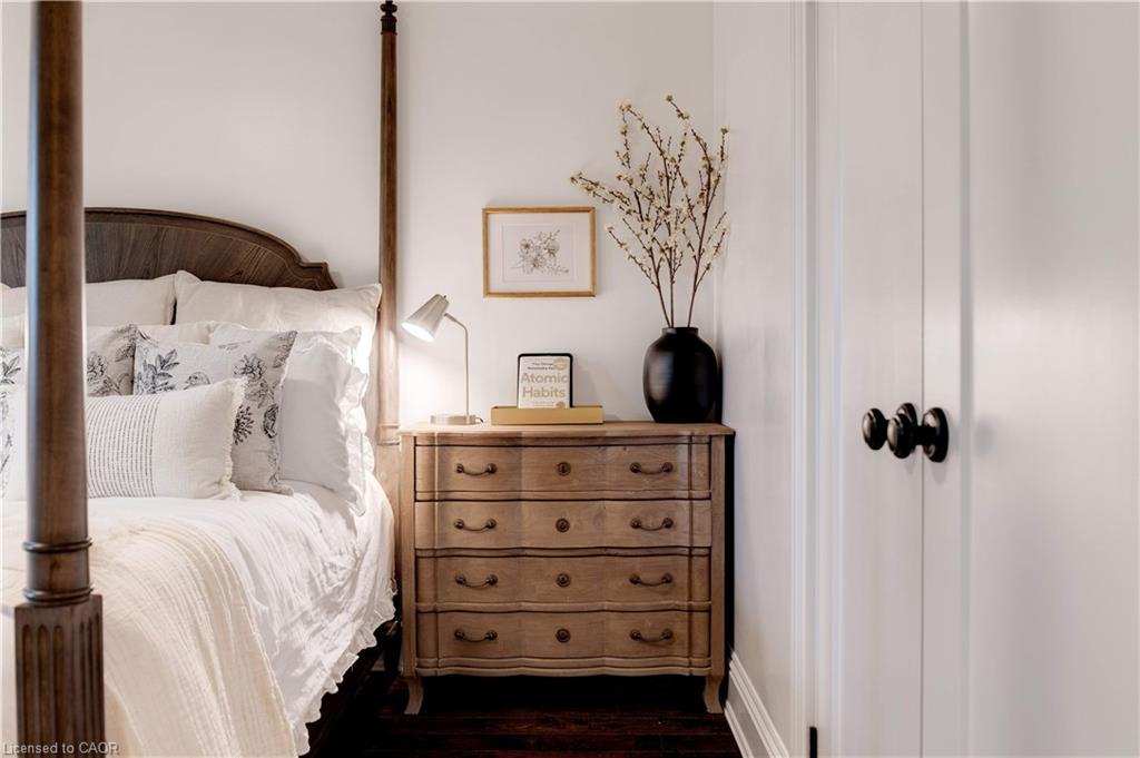 4190 Spruce Avenue, Burlington, ON - Indoor Photo Showing Bedroom