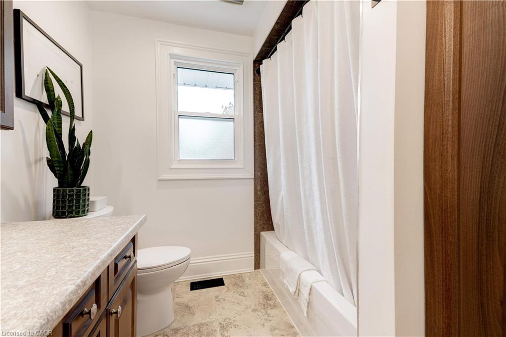 4190 Spruce Avenue, Burlington, ON - Indoor Photo Showing Bathroom