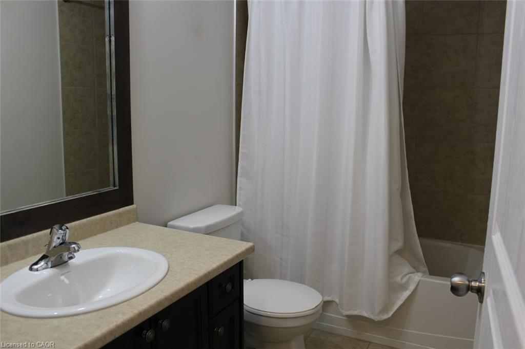 27 Waterbridge Street, Stoney Creek, ON - Indoor Photo Showing Bathroom