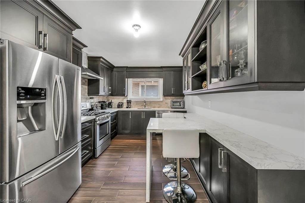 28 Tara Court, Hamilton, ON - Indoor Photo Showing Kitchen With Stainless Steel Kitchen With Upgraded Kitchen