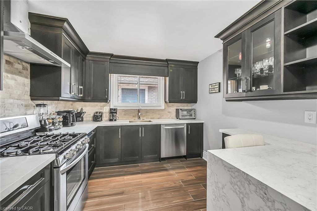 28 Tara Court, Hamilton, ON - Indoor Photo Showing Kitchen With Stainless Steel Kitchen