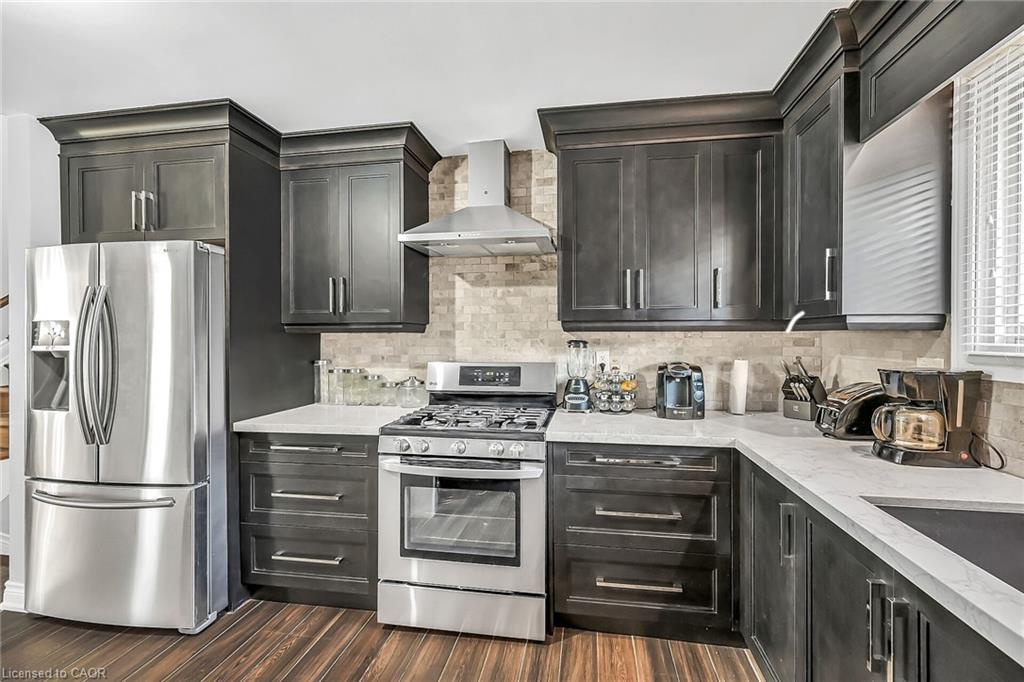 28 Tara Court, Hamilton, ON - Indoor Photo Showing Kitchen With Stainless Steel Kitchen