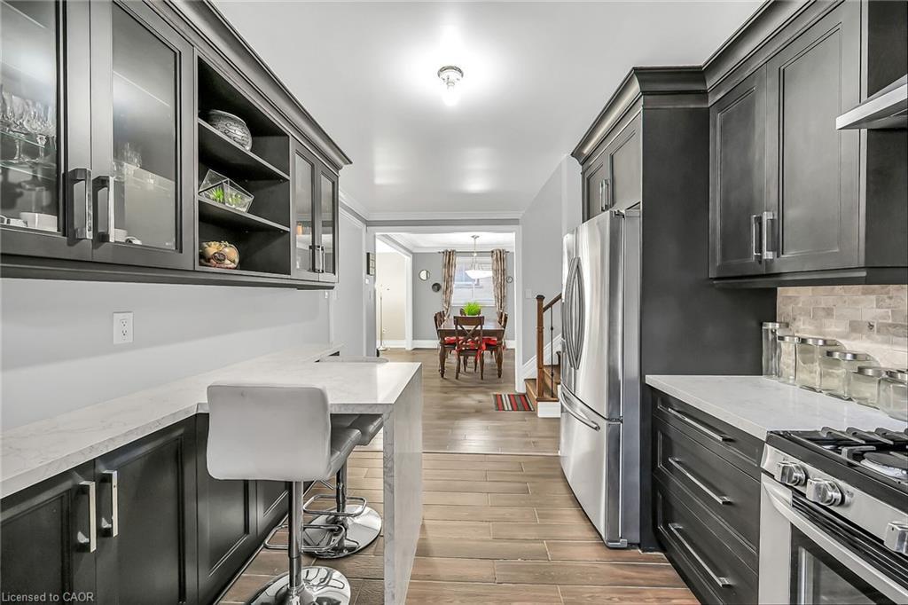 28 Tara Court, Hamilton, ON - Indoor Photo Showing Kitchen With Stainless Steel Kitchen