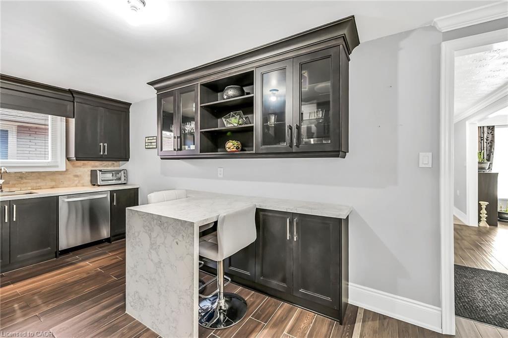 28 Tara Court, Hamilton, ON - Indoor Photo Showing Kitchen