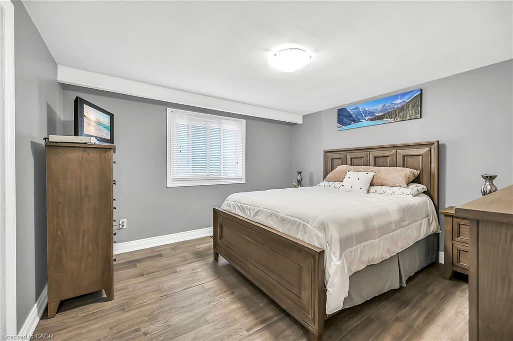 28 Tara Court, Hamilton, ON - Indoor Photo Showing Bedroom
