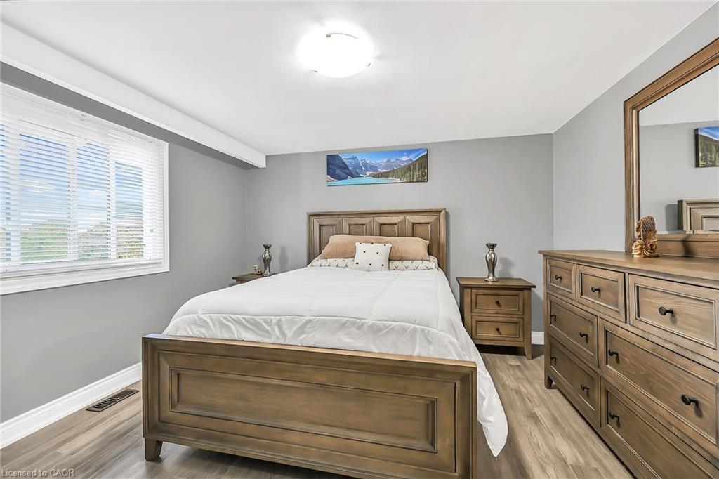 28 Tara Court, Hamilton, ON - Indoor Photo Showing Bedroom