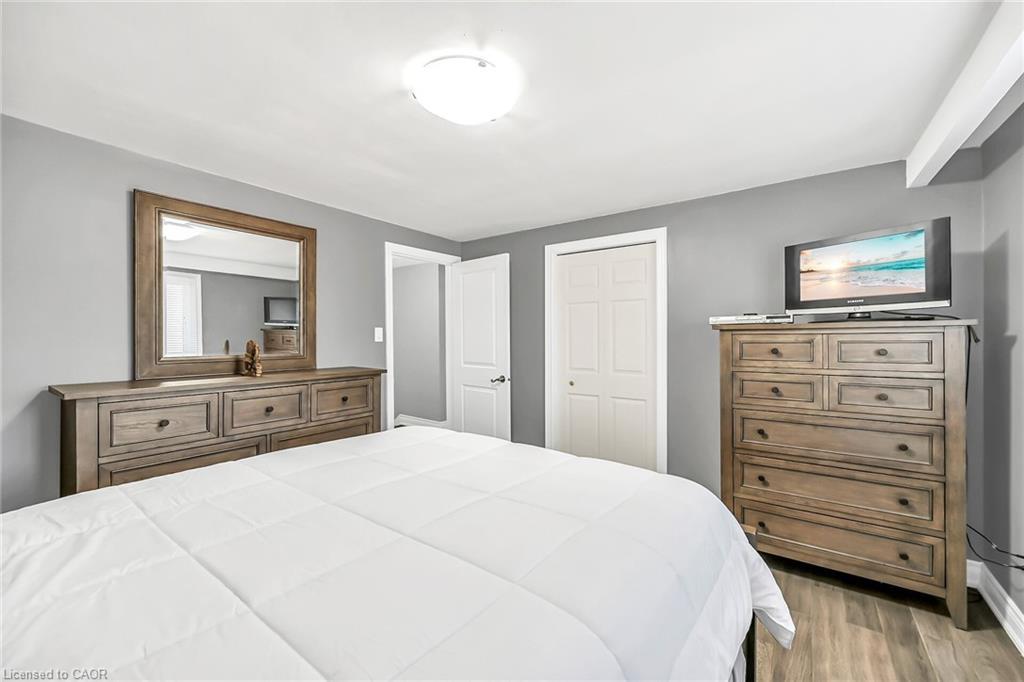 28 Tara Court, Hamilton, ON - Indoor Photo Showing Bedroom