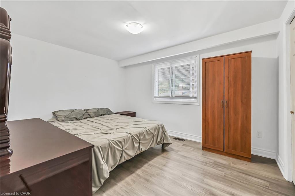28 Tara Court, Hamilton, ON - Indoor Photo Showing Bedroom