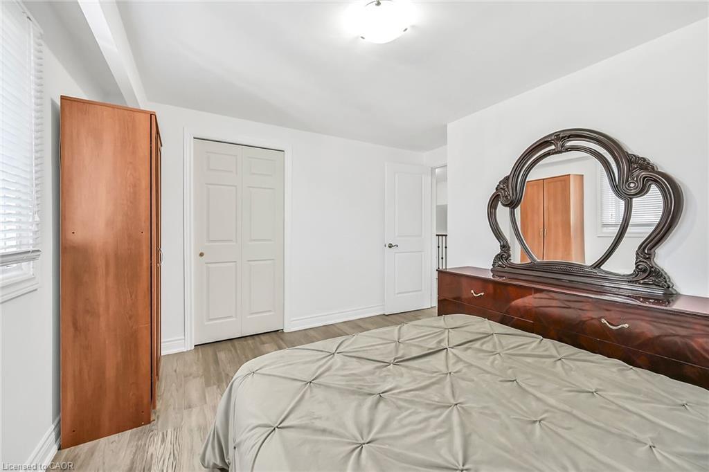 28 Tara Court, Hamilton, ON - Indoor Photo Showing Bedroom