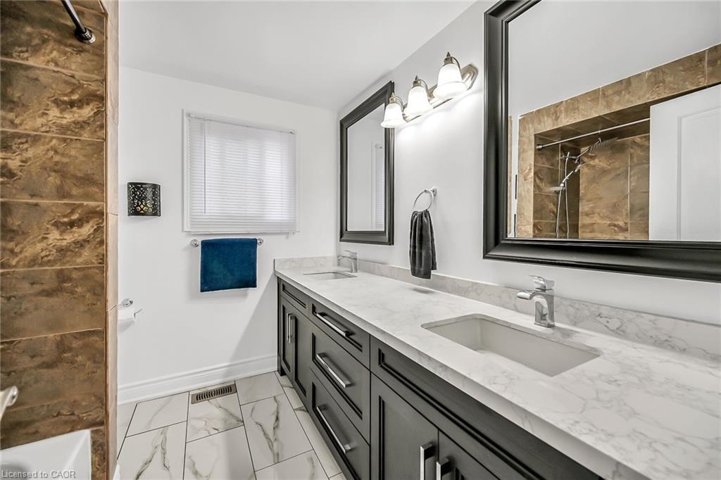 28 Tara Court, Hamilton, ON - Indoor Photo Showing Bathroom