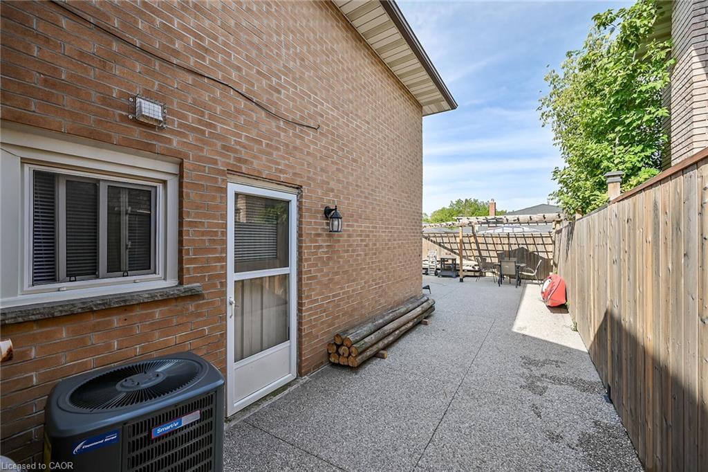 28 Tara Court, Hamilton, ON - Outdoor With Exterior